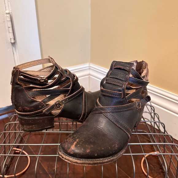 Freebird Western Bootie - Picture 1 of 5